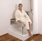Behindertengerechte Gestaltung der Dusche mit Duschrollsitz, FRELU-Hergert